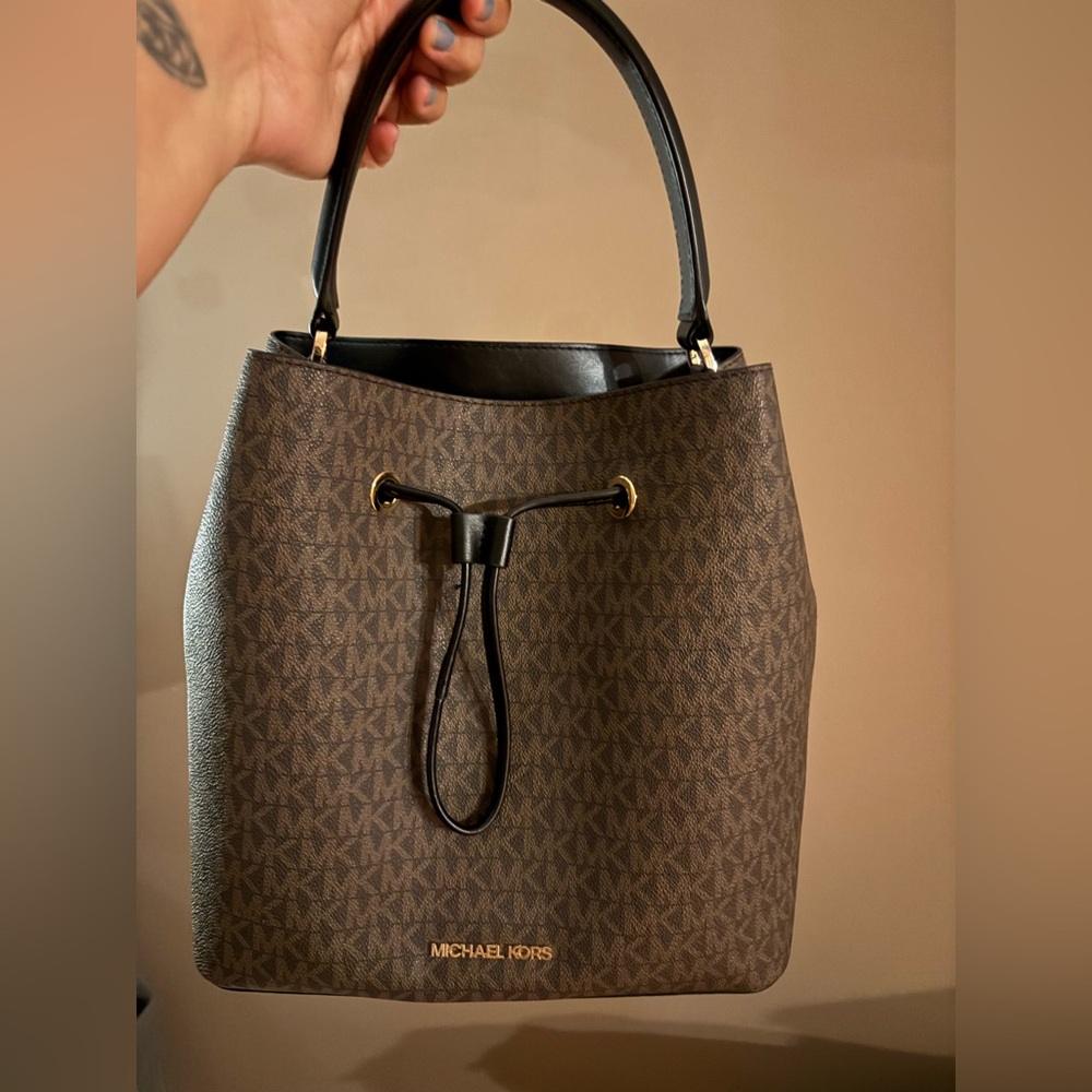 Michael Kors Medium Bucket Bag